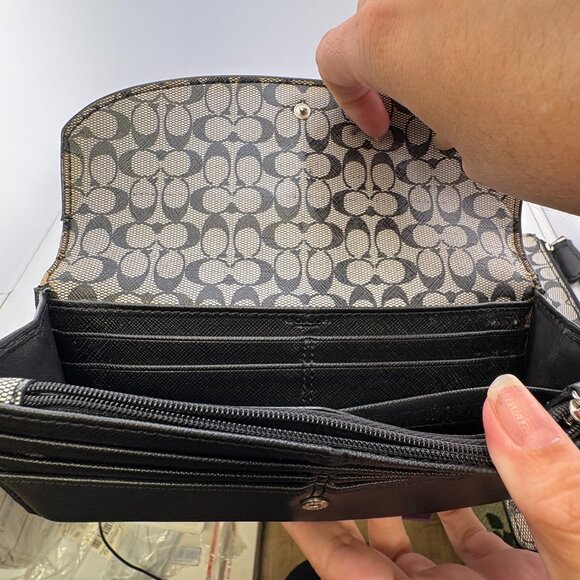 Coach Signature C Trifold Wallet Black Patent Y2K - Picture 8 of 8